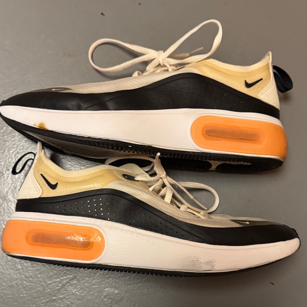 Nike Women's Cream and Black Low-Top Sneakers - Picture 2 of 2